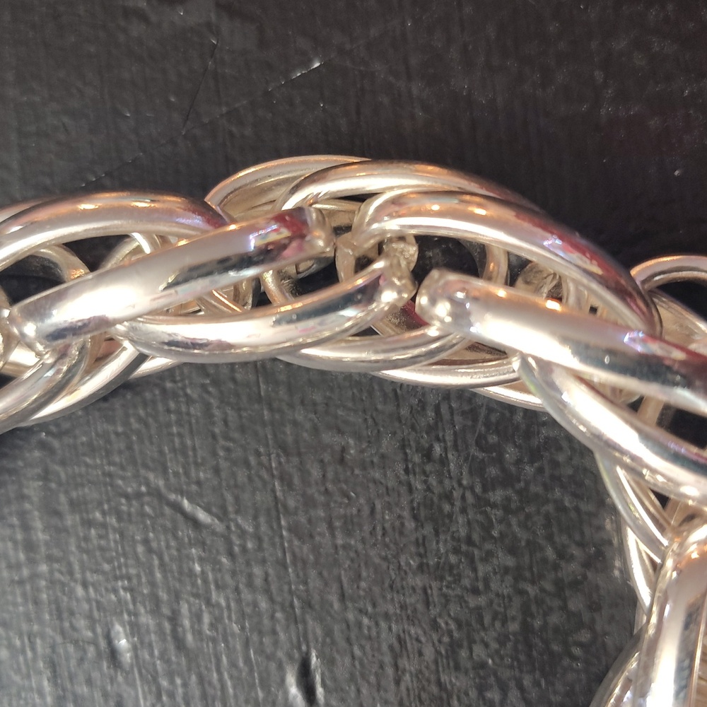 Elegant Silver Chain Bracelet - Picture 5 of 12